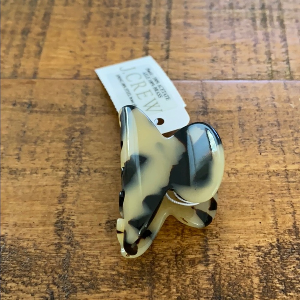 J. Crew Tortoise Hair Clips. Set of 2. - Picture 5 of 5
